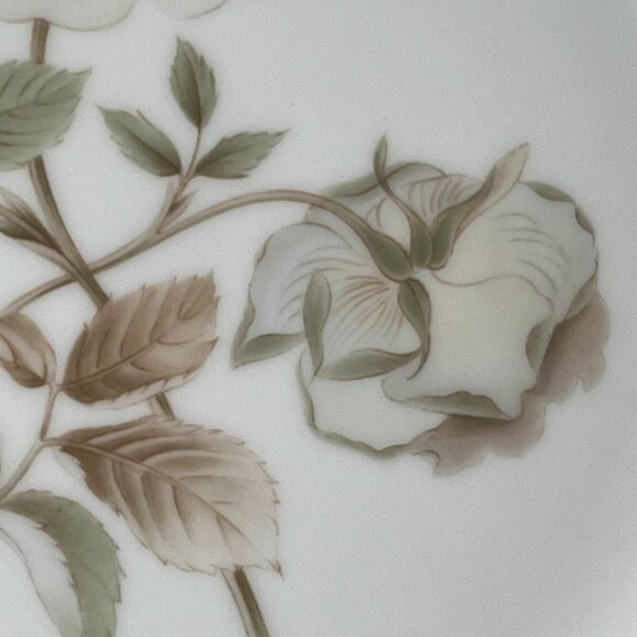 Royal Doulton 3 Salad Plates 8" Yorkshire Rose H 5050 England 1977 - Picture 6 of 11